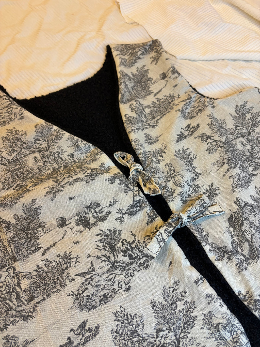 Gilet berger réversible noir toile de jouy