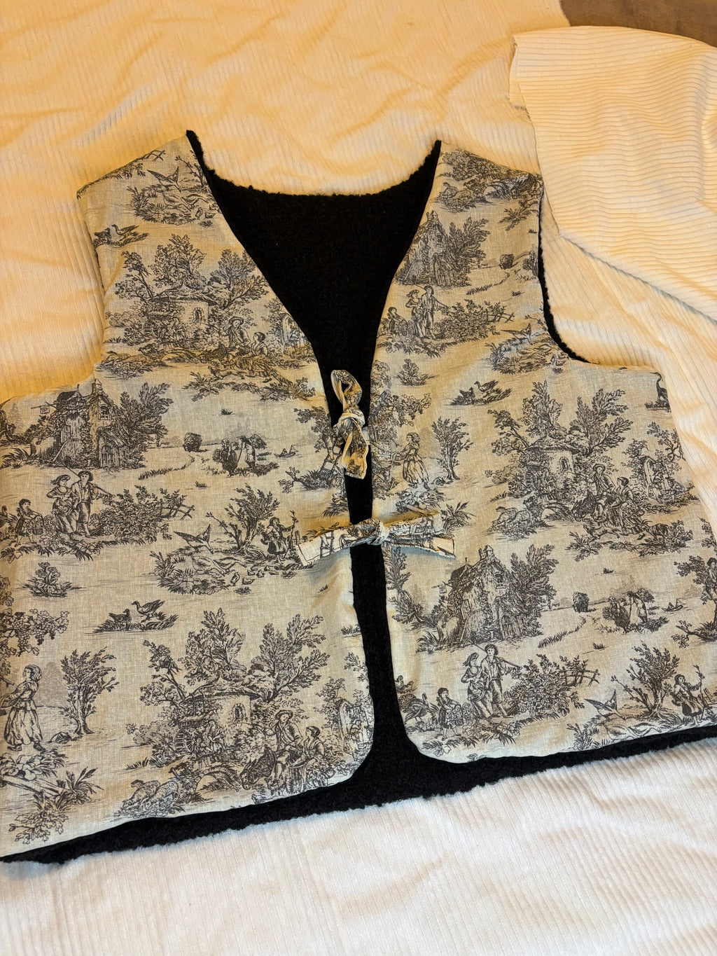 Gilet berger réversible noir toile de jouy